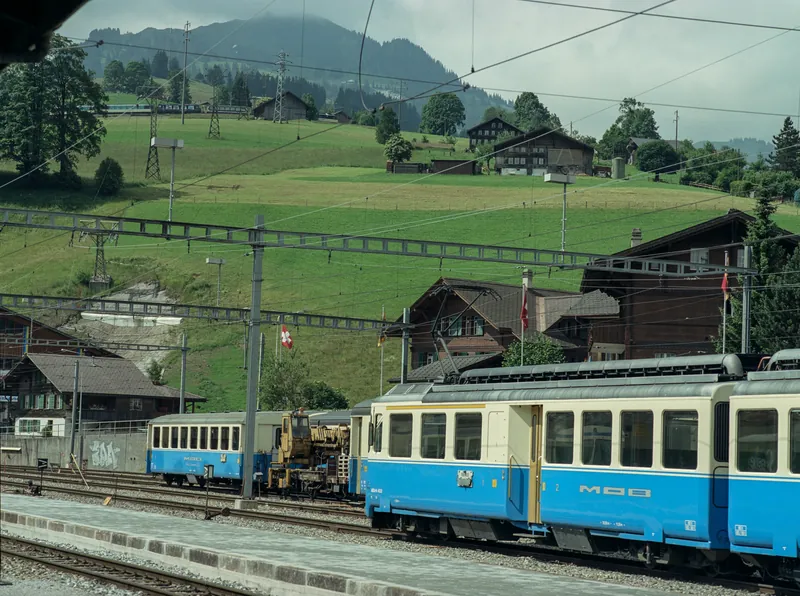 Canton BE, Zweisimmen, Bde 5003 and Bt 5303 ; driver's cab in cab car ABt 5303 ; Ae 4/4 258 in Zweisimmen at 10.00 o'clock ; ABDe 8/8 4002 ; Arth-Rigi railcar in Goldau ; bogie downhill of BDe 2/4 12 and Bt 22 on the siding (22.06.2000-23.07.2000)