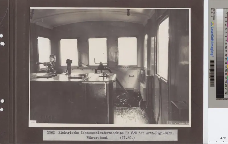 Elektrische Schneeschleudermaschine He 2/3 der Arth- Rigi -Bahn, Führerstand (ca. 1930)