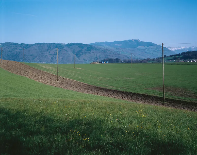 Risch ZG, On golf course southeast of Holzhäusern with the Kathrinenhof, in the background the Zugerberg, Buonas and Rigi (30.03.1994)