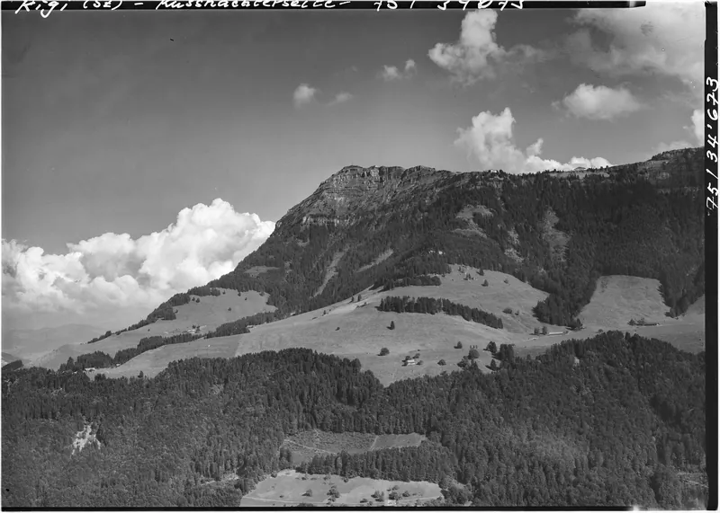 Rigi Massif SZ, overviews and partial views from the direction of Küssnacht am Rigi SZ with Seebodenalp (01.10.1975)
