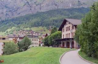 Leukerbad : Ex station building of the LLB ; MOB railcar, ex BDe 4/4 28 in Montbovon ; snowplow X 10 of the MOB, tpf tractor 12 ; BDe 4/4 142 in new dress ; Vitznau-Rigi steam loco 17 ; Ballwil with train 6033, Bt 906 at 11:35 in Ballwil ; train 6044 to Lenzburg in Hochdorf at 12:32, NPZ (16.07.2002-27.07.2002)
