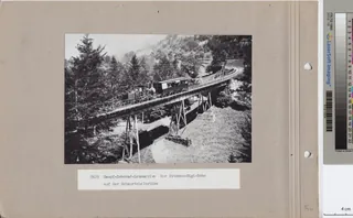 Vitznau- Rigi -Bahn H 1/2, Dampf-Zahnrad-Lokomotive der Vitznau- Rigi -Bahn auf der Schnurtobelbrücke (ca. 1925)