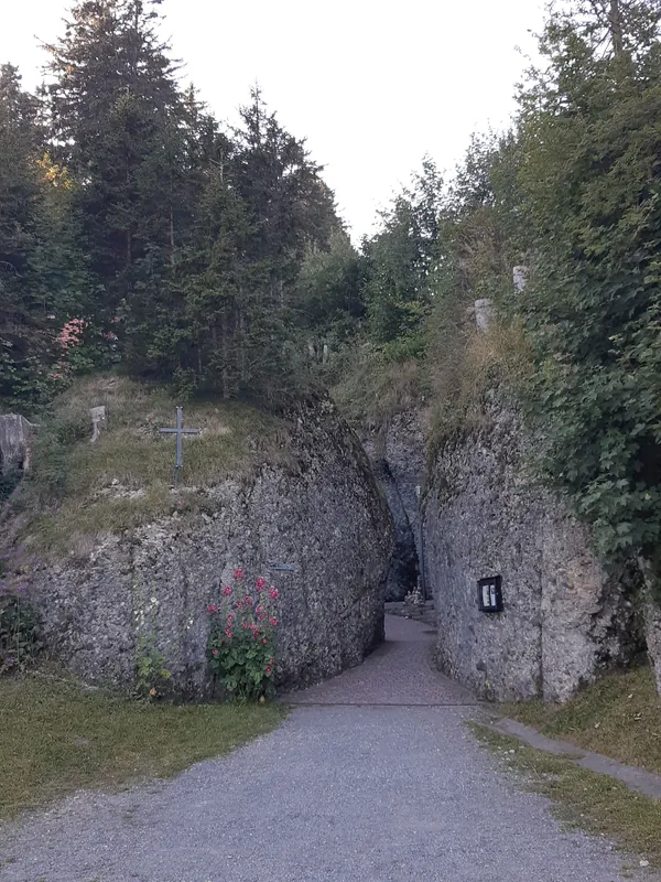 Rigi Kaltbad-entrance rock chapel-01ESD (2023-09-04)