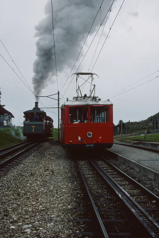 Rigi relay, steam locomotive H 1/2 No.7 and VRB railcar Bhe 2/4 No.1 (9/1996)