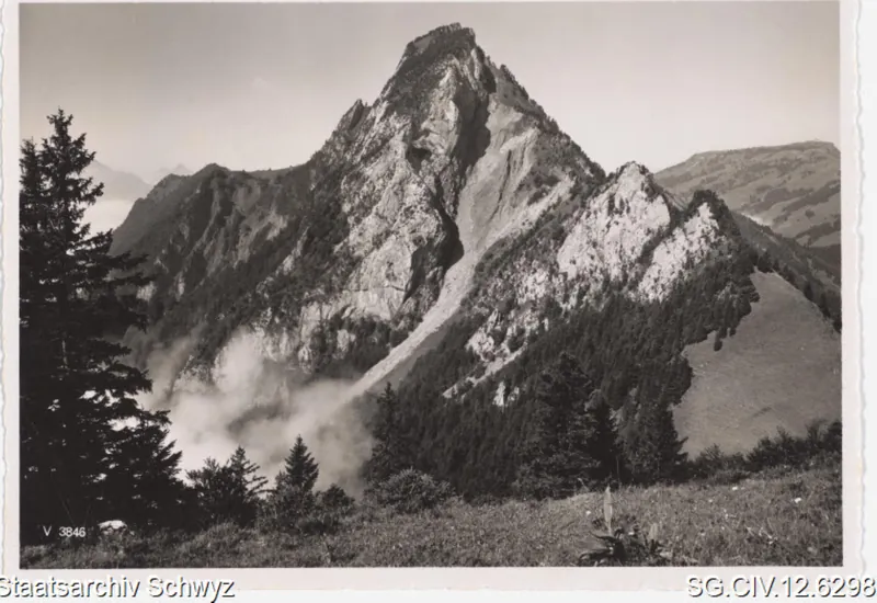 Luftseilbahn Urmiberg: Blick vom kleinen Gotthard ob Timpelweid auf Rigi Hochfluh (ca. 1939)