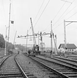 Fahrleitungsjochauswechslung in Küssnacht am Rigi (25.10.1951)