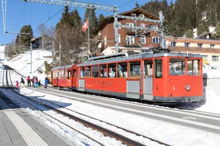 Zug der Vitznau-Rigi-Bahn am Bahnhof Rigi-Kaltbad (2017-01-26 14:20:24)