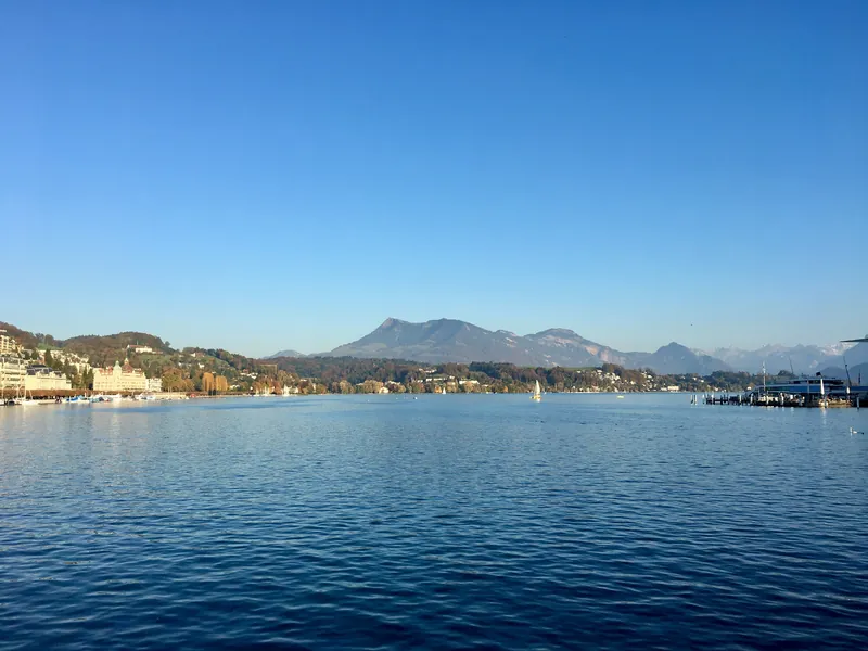 Lake Lucerne from Lucerne (37732427896) (2017-10-18 17:14)
