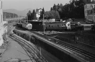 Arth-Goldau, Arth-Rigi Bahn (ARB) rack railcar BDhe 2/4 No. 7 (l.), ARB rack railcar BCFeh 2/3 No. 6 (r.) (06.10.1981)