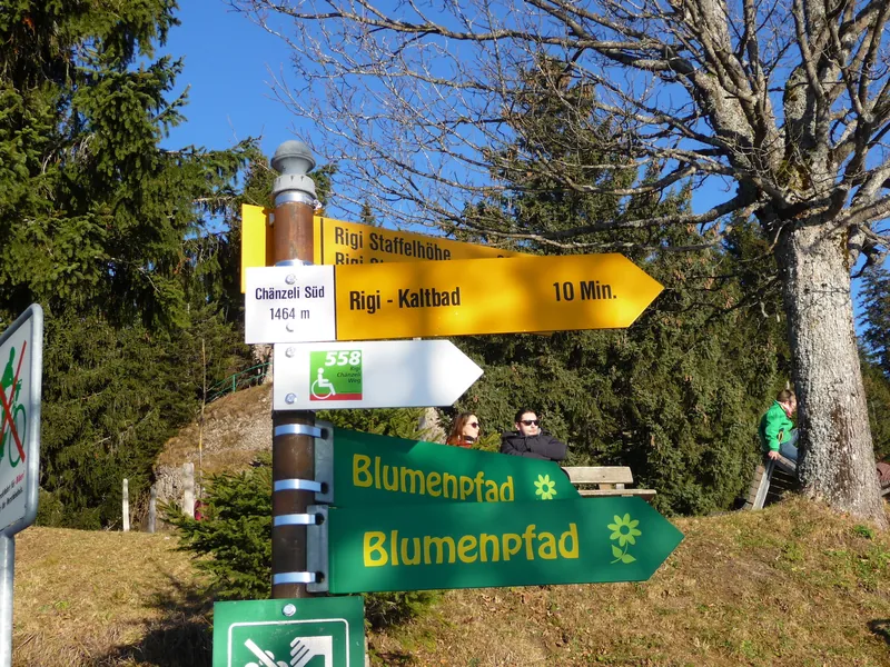 Wanderwegweiser Chänzeli Süd 1464 (2016-12-04 16:21:00)