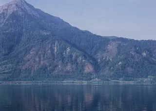 Küssnacht SZ, northeast view of Rigi with Rigi north ridge, in the foreground Ober Immensee and Lake Zug (18.05.1993)