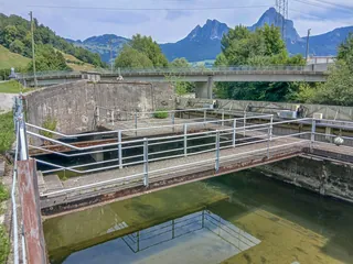 Unterer Steg beim Kraftwerkeinfluss über die Seeweren, Brunnen SZ 20260725-jag9889 (2026-07-25 12:49:50)