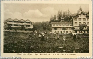 Vor dem Hotel des Alpes, Rigi-Klösterli (1916)