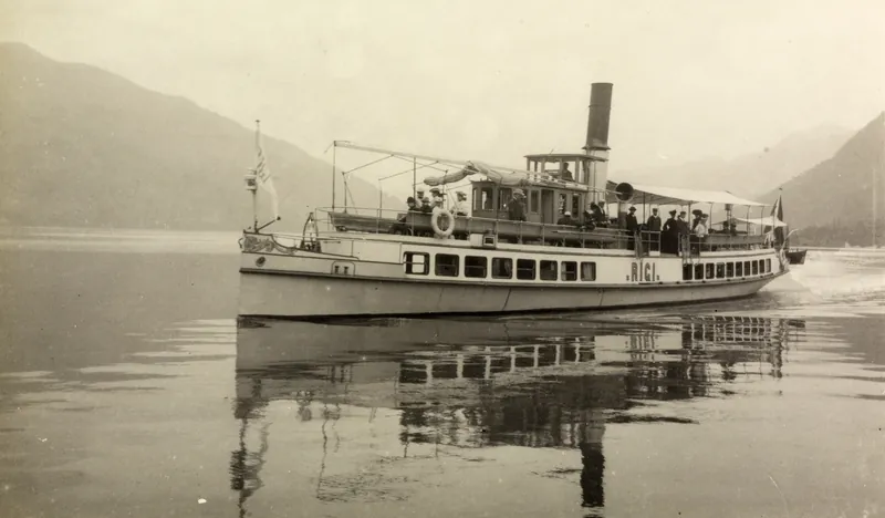 Screw steamship "Rigi" II on Lake Zug (ca. 1905)