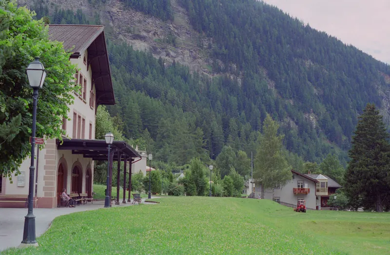 Leukerbad : Ex station building of the LLB ; MOB railcar, ex BDe 4/4 28 in Montbovon ; snowplow X 10 of the MOB, tpf tractor 12 ; BDe 4/4 142 in new dress ; Vitznau-Rigi steam loco 17 ; Ballwil with train 6033, Bt 906 at 11:35 in Ballwil ; train 6044 to Lenzburg in Hochdorf at 12:32, NPZ (16.07.2002-27.07.2002)