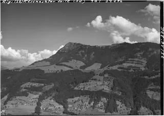 Rigi Massif SZ, overviews and partial views from the direction of Küssnacht am Rigi SZ with Seebodenalp (20.08.1975)