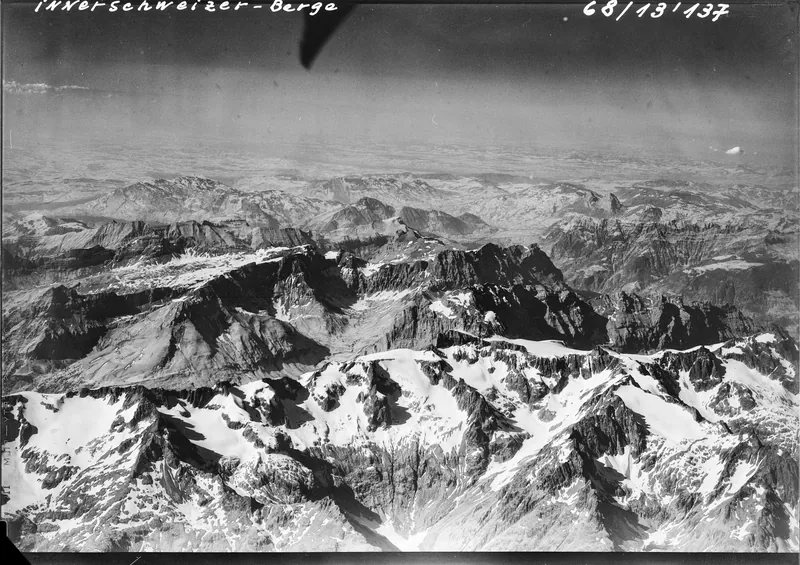 Central Swiss mountains, Urirotstock, Schwalmis, Rigi, Mythen (03.07.1968)