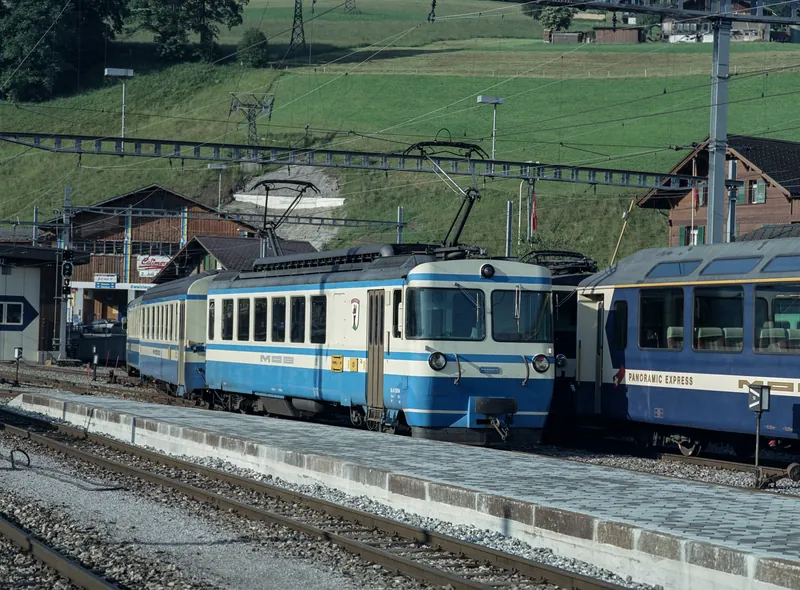 Canton BE, Zweisimmen, Bde 5003 and Bt 5303 ; driver's cab in cab car ABt 5303 ; Ae 4/4 258 in Zweisimmen at 10.00 o'clock ; ABDe 8/8 4002 ; Arth-Rigi railcar in Goldau ; bogie downhill of BDe 2/4 12 and Bt 22 on the siding (22.06.2000-23.07.2000)