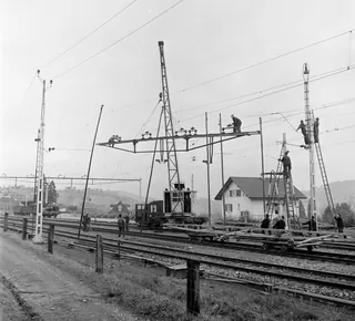 Fahrleitungsjochauswechslung in Küssnacht am Rigi (25.10.1951)