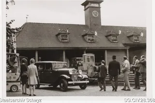 Vorführung niederländischer Automobile beim Vitznauer Depot der Vitznau-Rigi-Bahn (keine Angabe)