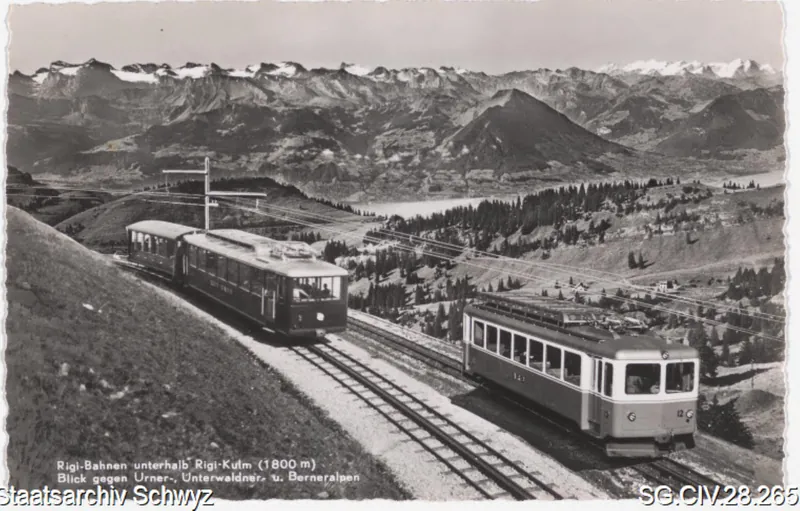 Rigi-Bahnen unterhalb Rigi-Kulm (1800 m), Blick gegen Urner-, Unterwaldner- und Berneralpen (keine Angabe)