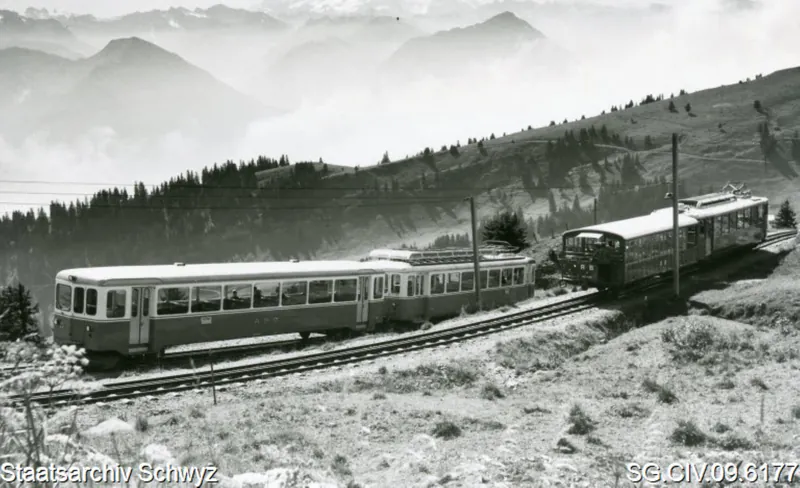 Arth-Rigi-Bahn und Vitznau-Rigi-Bahn kreuzen sich zwischen Rigi-Kulm und Rigi-Staffel (keine Angabe)
