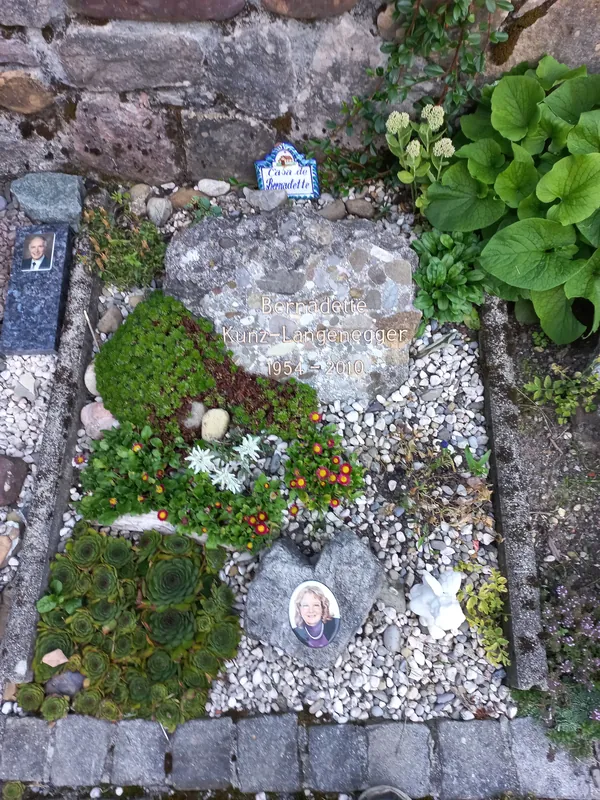 Rigi Kaltbad-cemetery-grave Bernadette Kunz-Lagenegger-01ASD (2023-09-04)