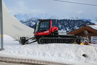 Snow groomer on Rigi (2025-01-19 16:39:25)