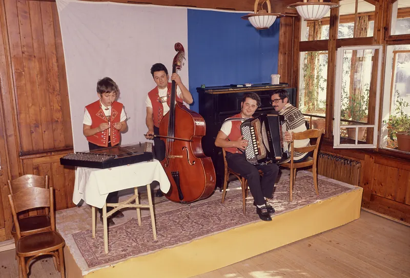 Rigi, Folk Music (1976)