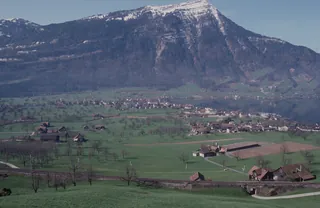 Arth SZ, northeast view of the Rigi with Rigi north ridge, in the foreground Oberarth, Arth and Lake Zug (31.03.1993)