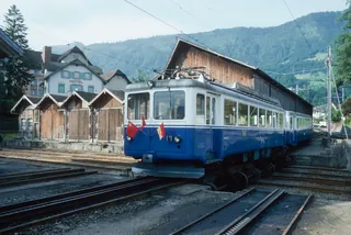 Arth-Goldau, depot, Arth-Rigi-Bahn (ARB) cogwheel railcar BDhe 2/4 on the transfer table (7/1985)