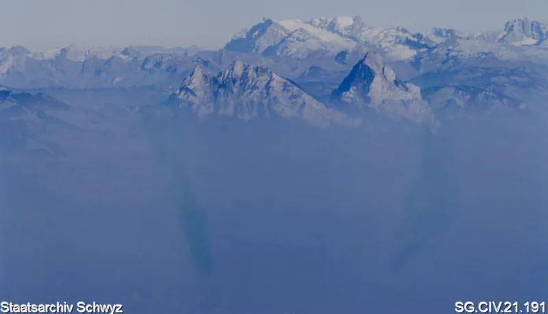 Blick von der Rigi über das Nebelmeer auf die Mythen (zwischen 1950 und 1980)