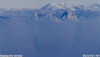 Blick von der Rigi über das Nebelmeer auf die Mythen (zwischen 1950 und 1980)