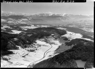 Reppischtal ZH, partial view with view towards Lake Zug, Rigi, location, west Albis chain (14.02.1973)
