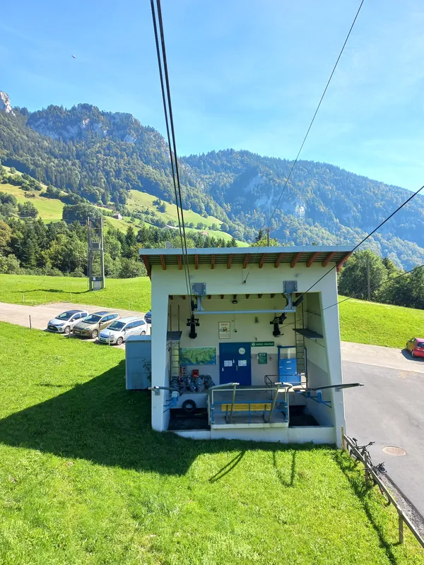 Rigi Burggeist-cableway-Obergschwend-lower station-03ASD (2023-09-04)