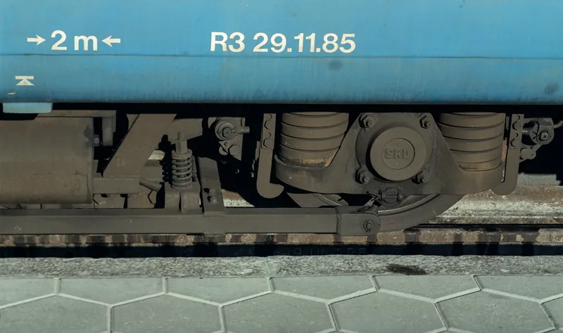 Canton BE, Zweisimmen, Bde 5003 and Bt 5303 ; driver's cab in cab car ABt 5303 ; Ae 4/4 258 in Zweisimmen at 10.00 o'clock ; ABDe 8/8 4002 ; Arth-Rigi railcar in Goldau ; bogie downhill of BDe 2/4 12 and Bt 22 on the siding (22.06.2000-23.07.2000)