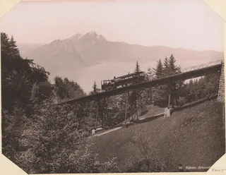Gezicht op de Rigi Bahnen spoorbrug met bergen op de achtergrond, RP-F-F01157-CY (ca. 1885 - in of voor 4-mei-1892)