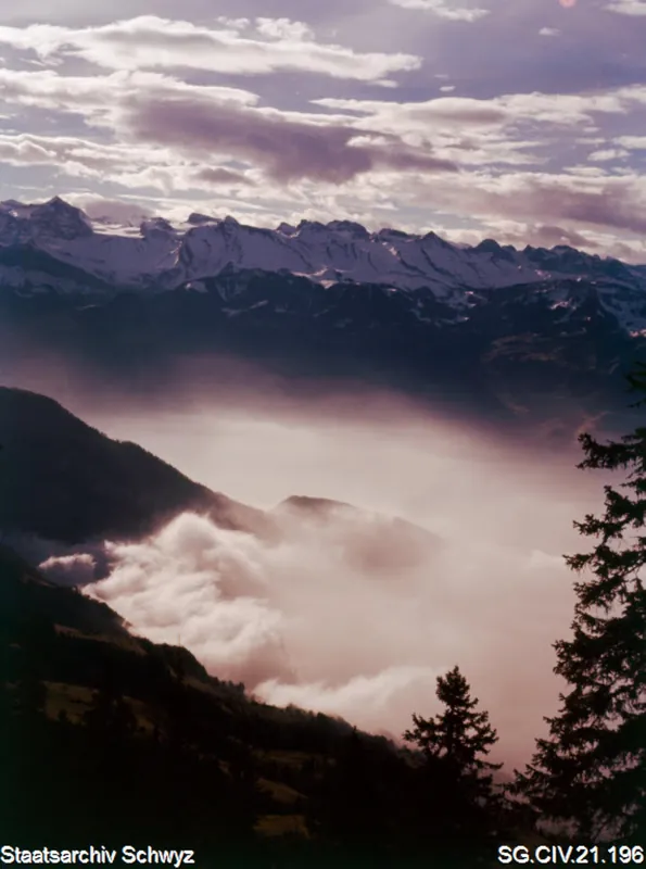 Blick von der Rigi auf das Nebelmeer und Berglandschaft (zwischen 1950 und 1980)
