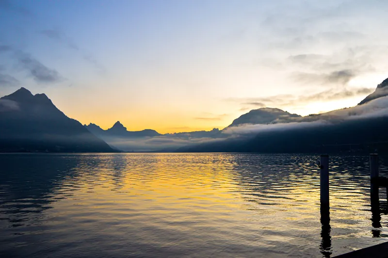 Sunrise over Lake Lucerne (Vierwaldstättersee) seen from Beckenried (2019-10-26 07:51:24)
