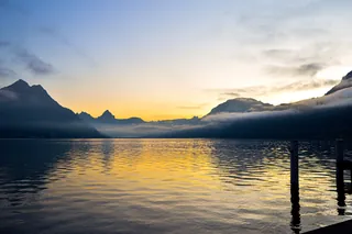 Sunrise over Lake Lucerne (Vierwaldstättersee) seen from Beckenried (2019-10-26 07:51:24)