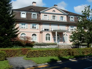 Küssnacht am Rigi, Bahnhofstrasse, administrative building of the Baer cheese factory (08.09.2015)