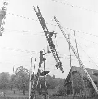 Fahrleitungsjochauswechslung in Küssnacht am Rigi (25.10.1951)