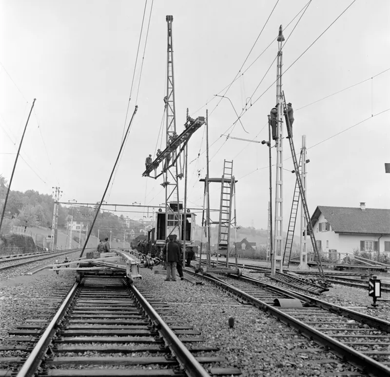 Fahrleitungsjochauswechslung in Küssnacht am Rigi (25.10.1951)