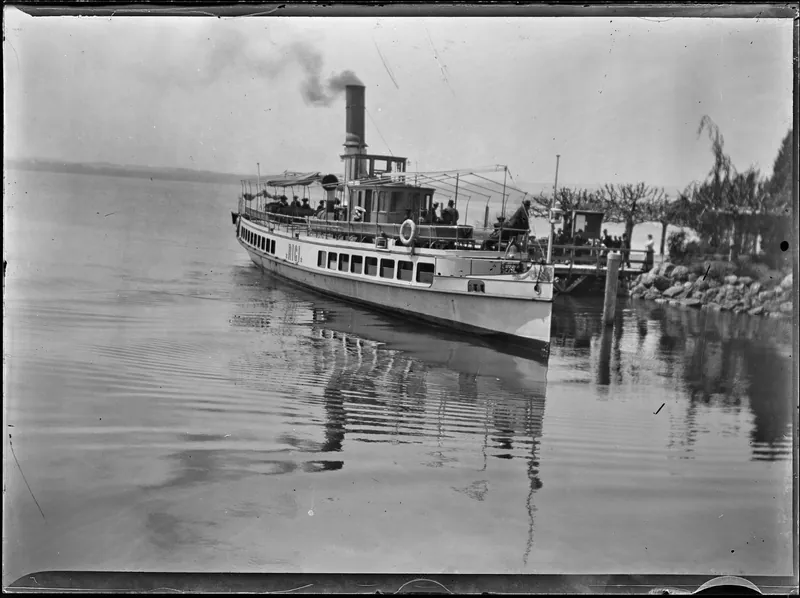 Schraubendampfer "Rigi" beim Alpenquai in Zug (1904)