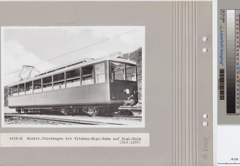 Elektrischer Triebwagen der Vitznau- Rigi -Bahn auf Rigi Kulm (ca. 1937)