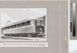 Elektrischer Triebwagen der Vitznau- Rigi -Bahn auf Rigi Kulm (ca. 1937)