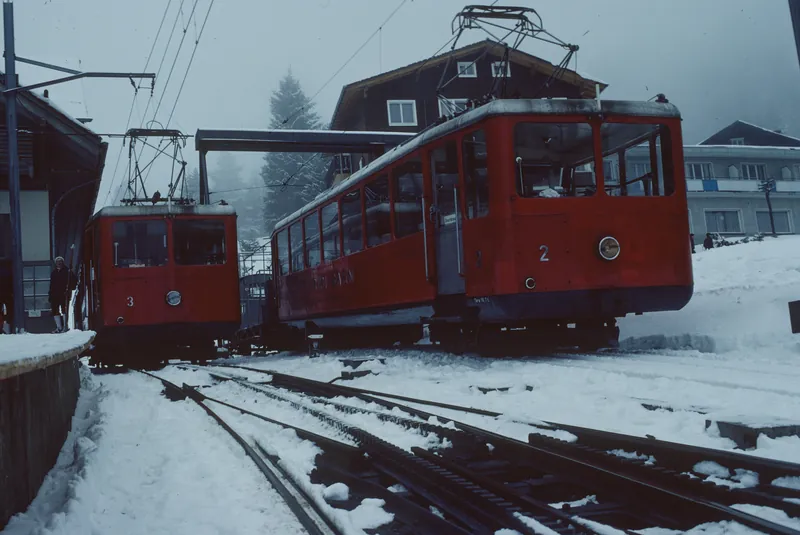 Rigi-Kaltbad, station, Vitznau-Rigi-Bahn (RVB) electric railcars Bhe 2/4 2 and 3 (2/1985)