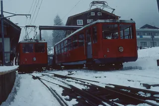 Rigi-Kaltbad, station, Vitznau-Rigi-Bahn (RVB) electric railcars Bhe 2/4 2 and 3 (2/1985)