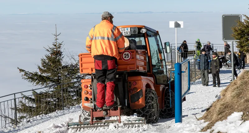 Winterwanderwegpräparierung bei Rigi-Chänzeli (2017-01-26 12:20:09)