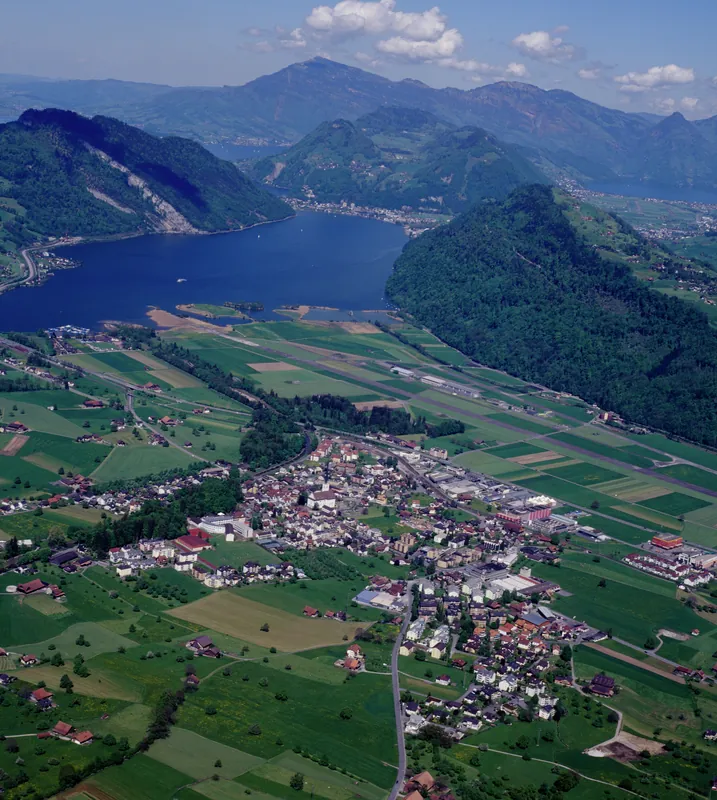 Alpnach, Airfield, Bürgenstock, Rigi (03.05.2003)